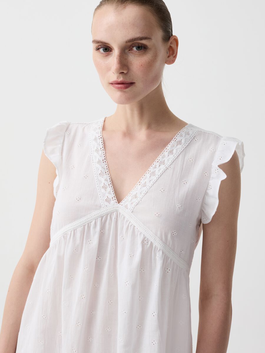 Broderie anglaise nightdress with flounce_1