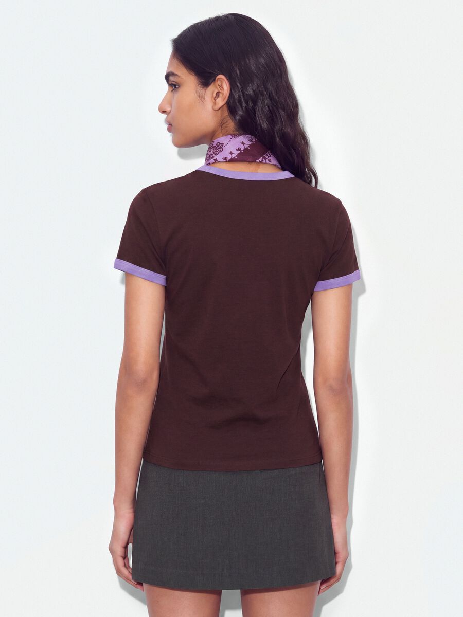 Brown stretch cotton fitted T-shirt with contrast trims_2