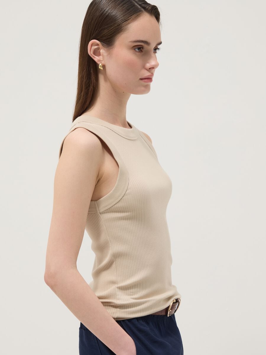 Camiseta de tirantes beige de algod&oacute;n el&aacute;stico acanalado, corte entallado_1