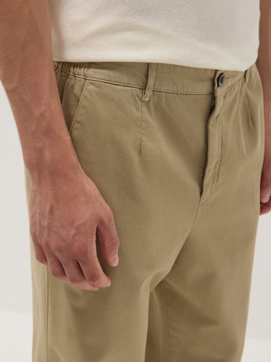 Beige pure cotton carrot-fit chino trousers_3