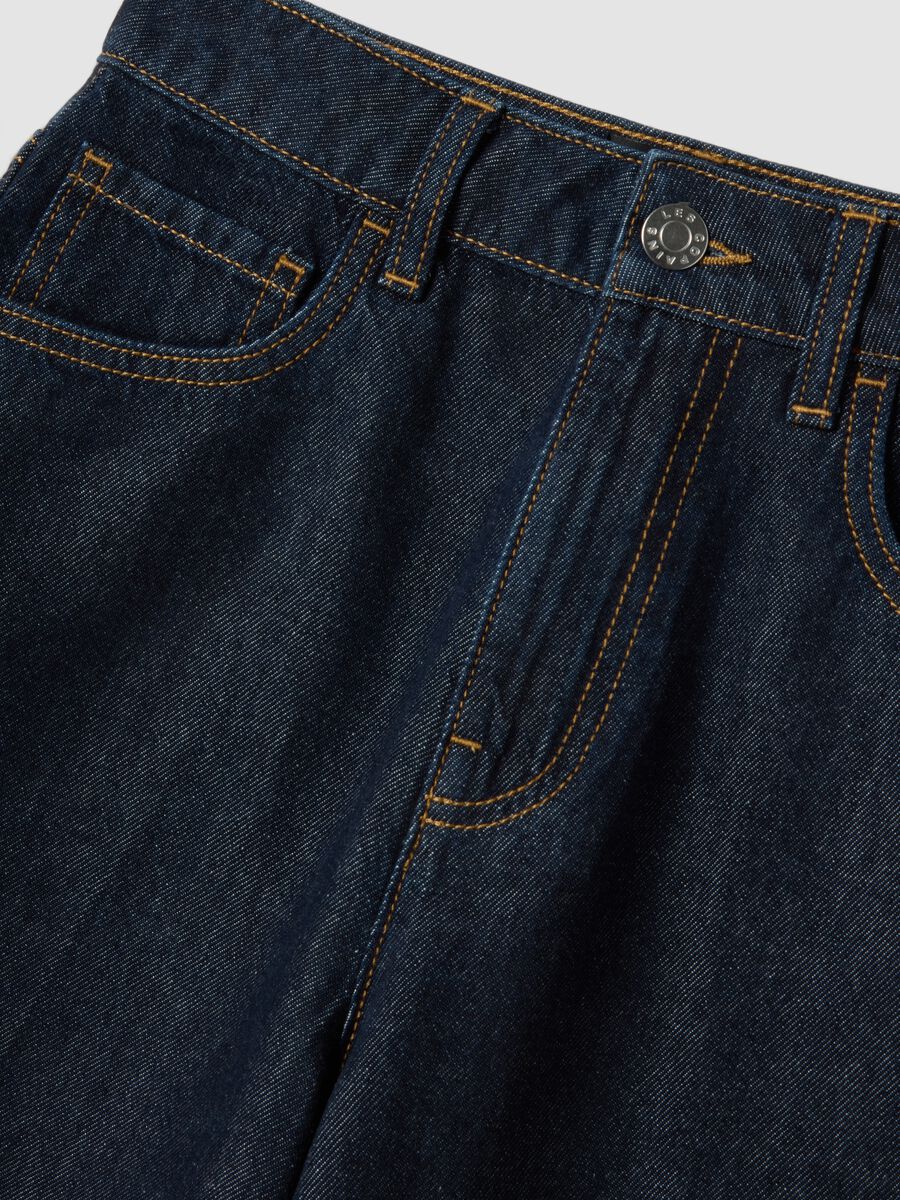 Weite blaue Jeans-Shorts aus reinem Baumwollstoff_5