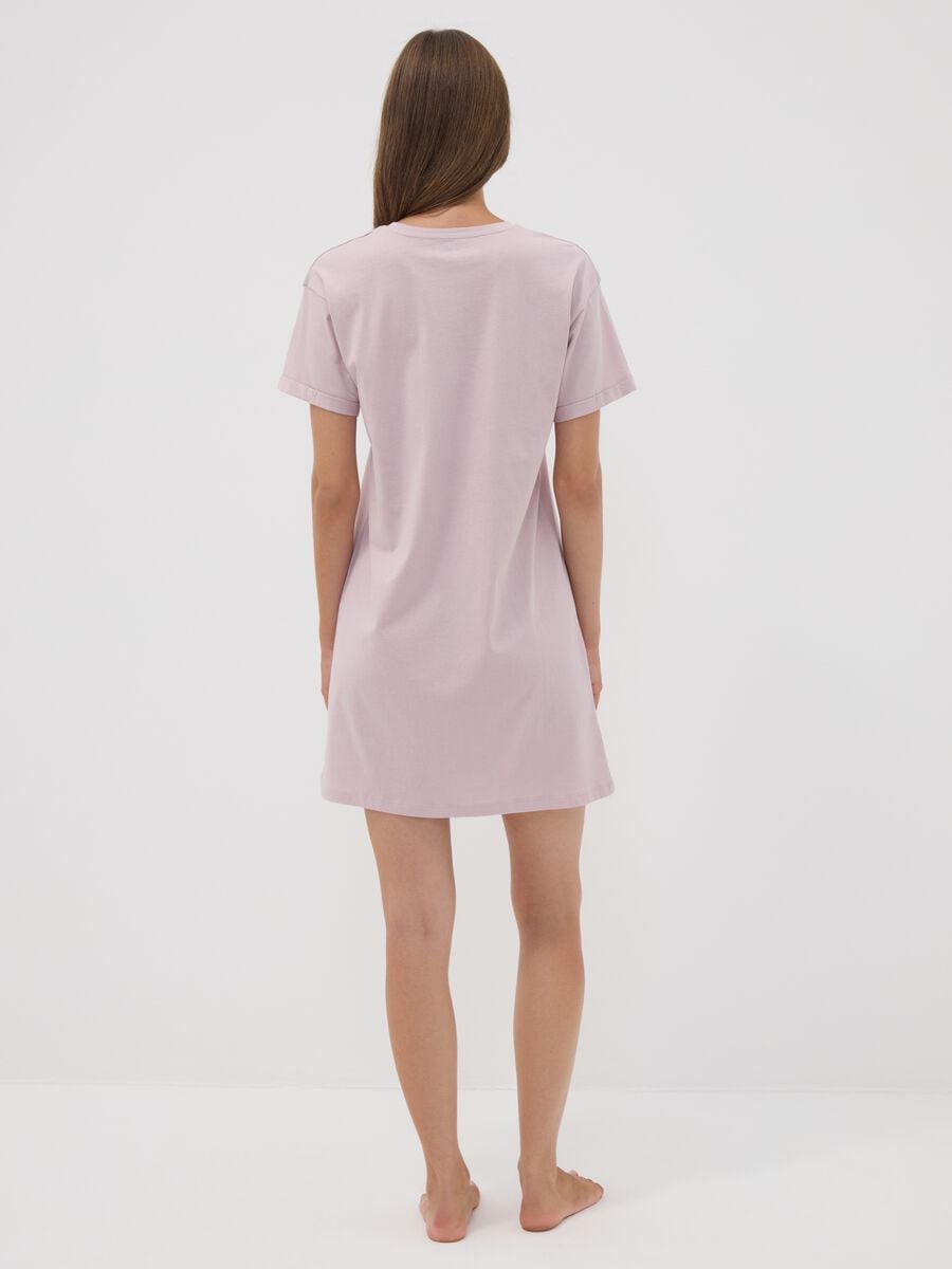 Camicia da notte rosa in puro cotone organico a girocollo con scritte frontali_3
