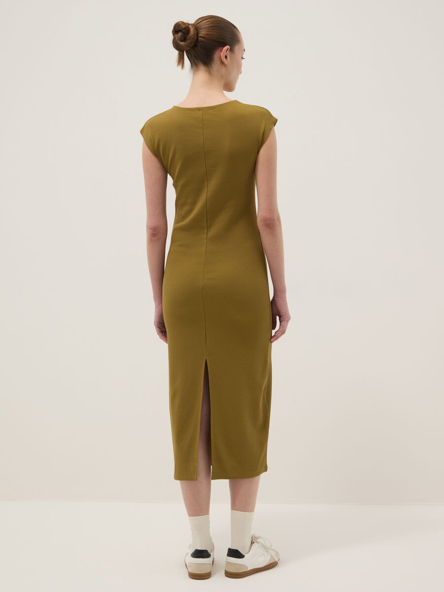 &Auml;rmelloses, figurbetontes Kleid aus gr&uuml;nem Stretch-Baumwollstoff_2