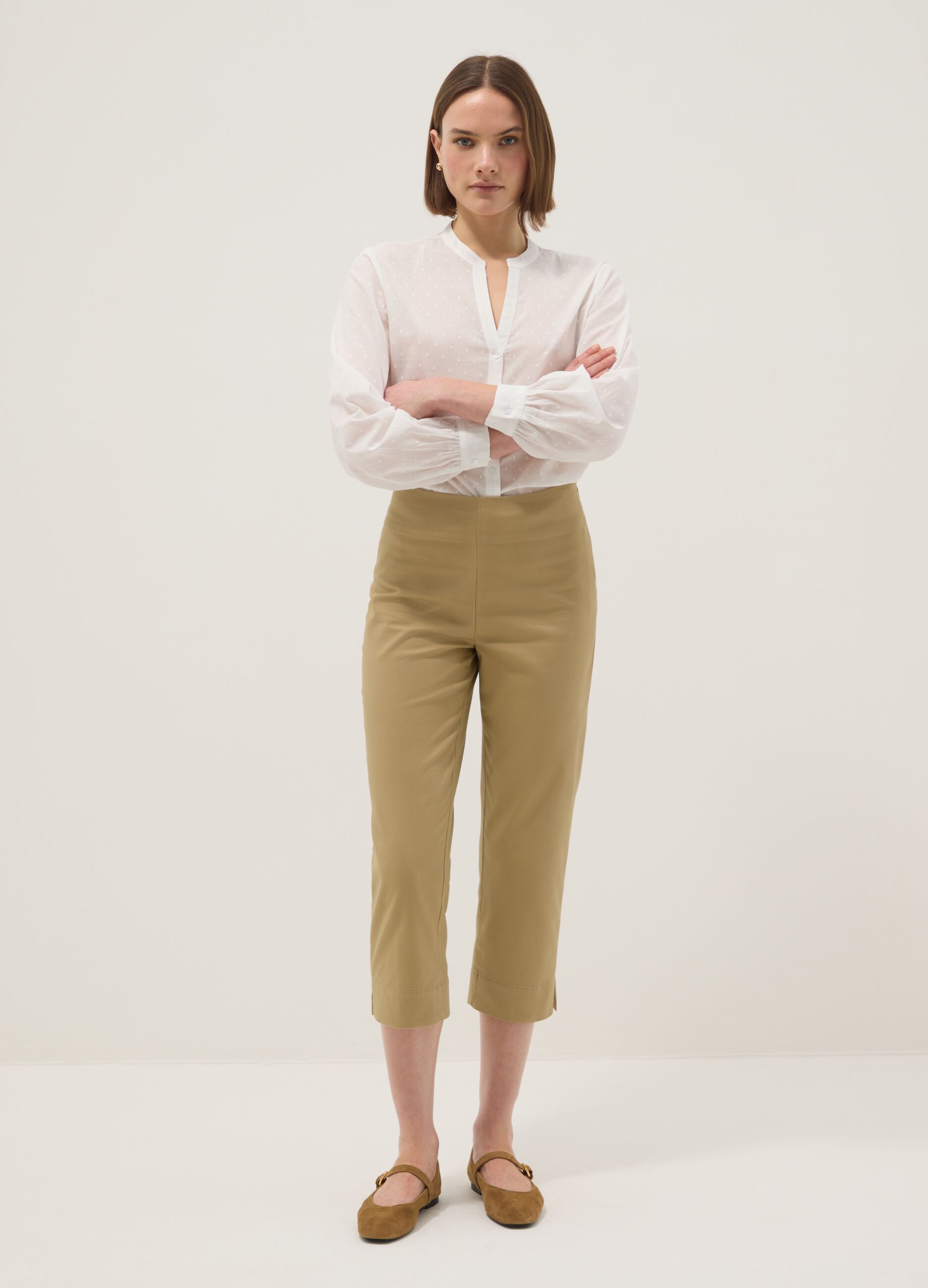 Beige slim fit ankle-length trousers in stretch cotton