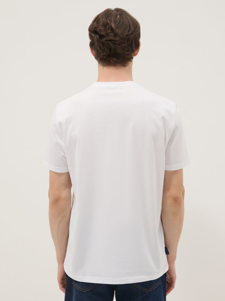 Wei&szlig;es T-Shirt aus reiner Baumwolle mit Print, Regular Fit_3