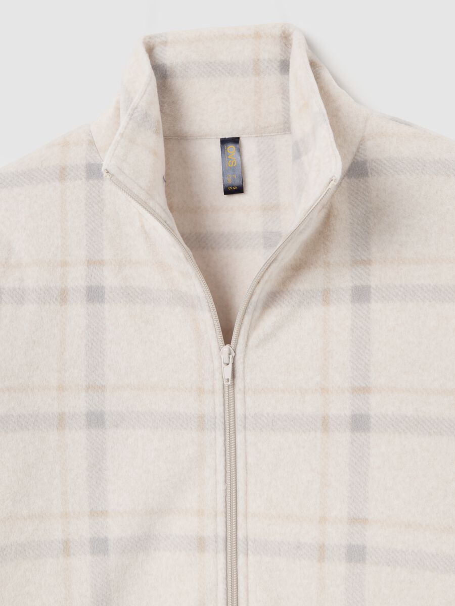 Beige checked fleece robe with pockets_5