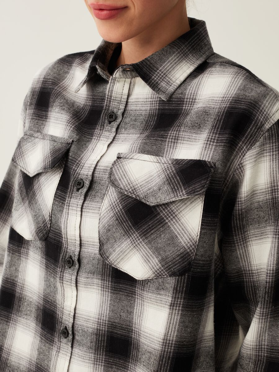 Cropped shirt in flannel with check pattern_3