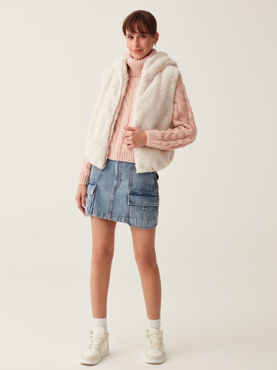 Faux fur gilet with hood_0
