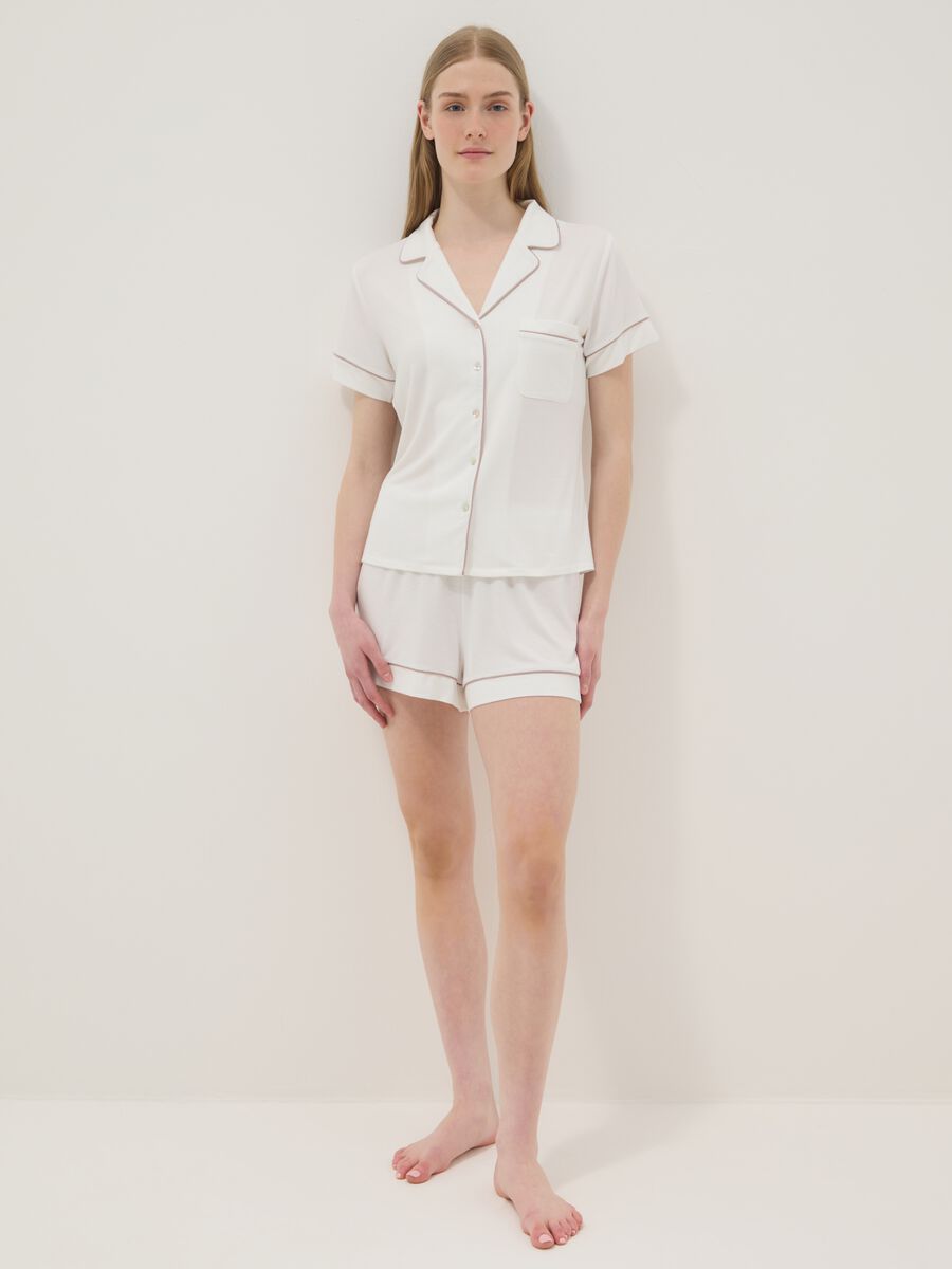 Wei&szlig;e Pyjama-Shorts aus elastischem Viskose-Mischgewebe im regular Fit_0