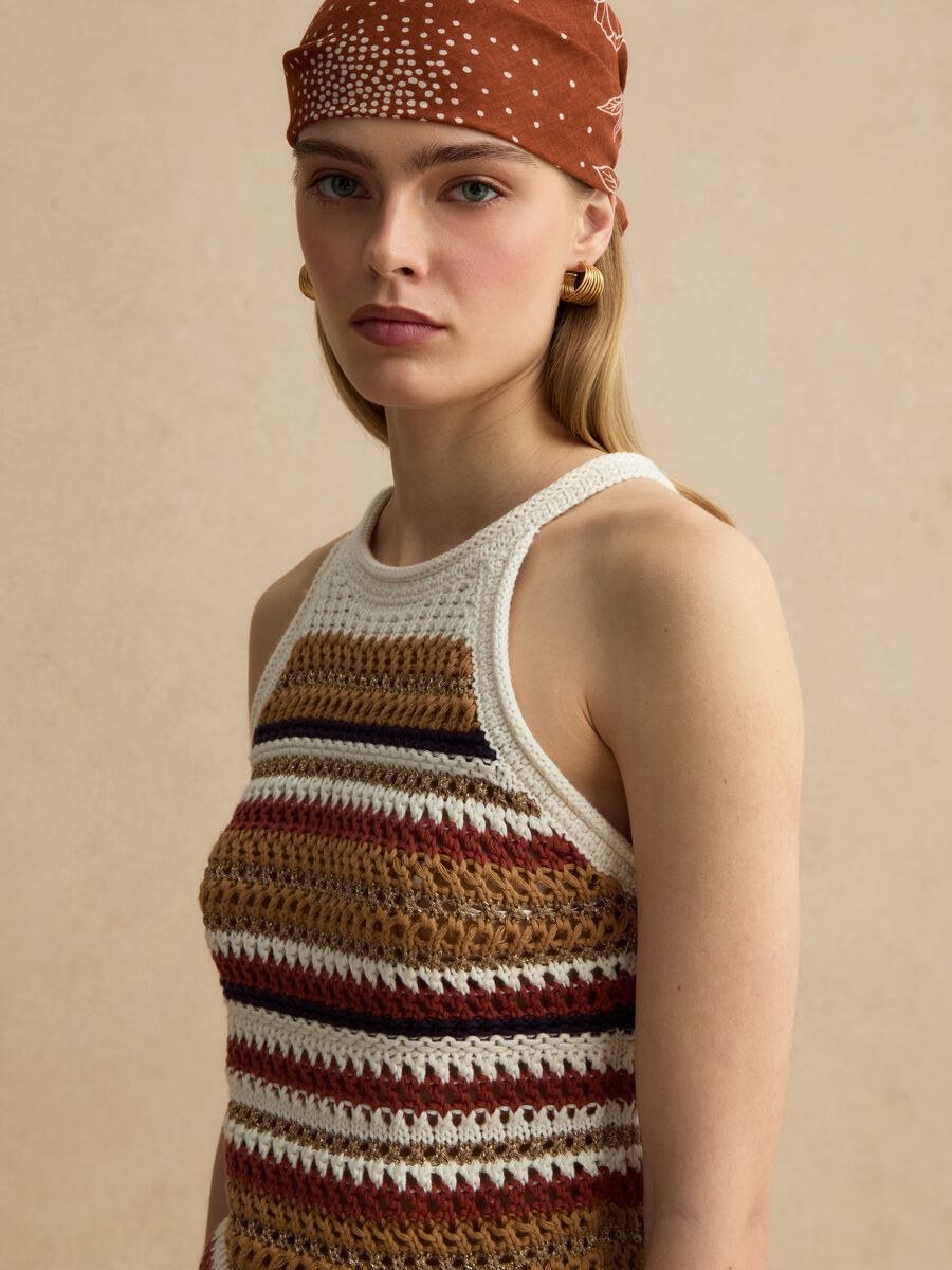 Fitted-Top mit mehrfarbigen Streifen aus Baumwollmix in Strickoptik_0