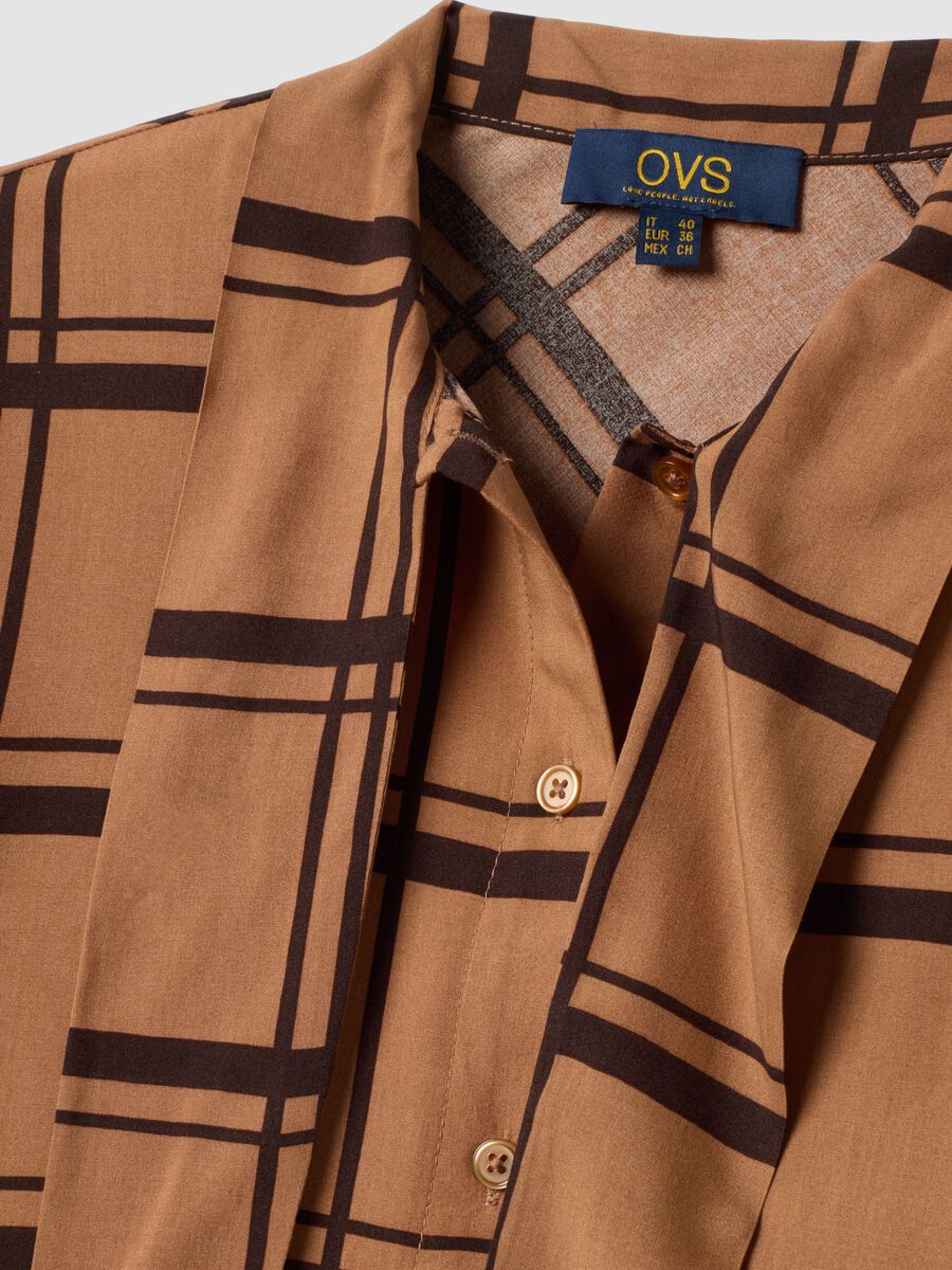 Brown checked pure viscose shirt with neck tie, regular fit_5