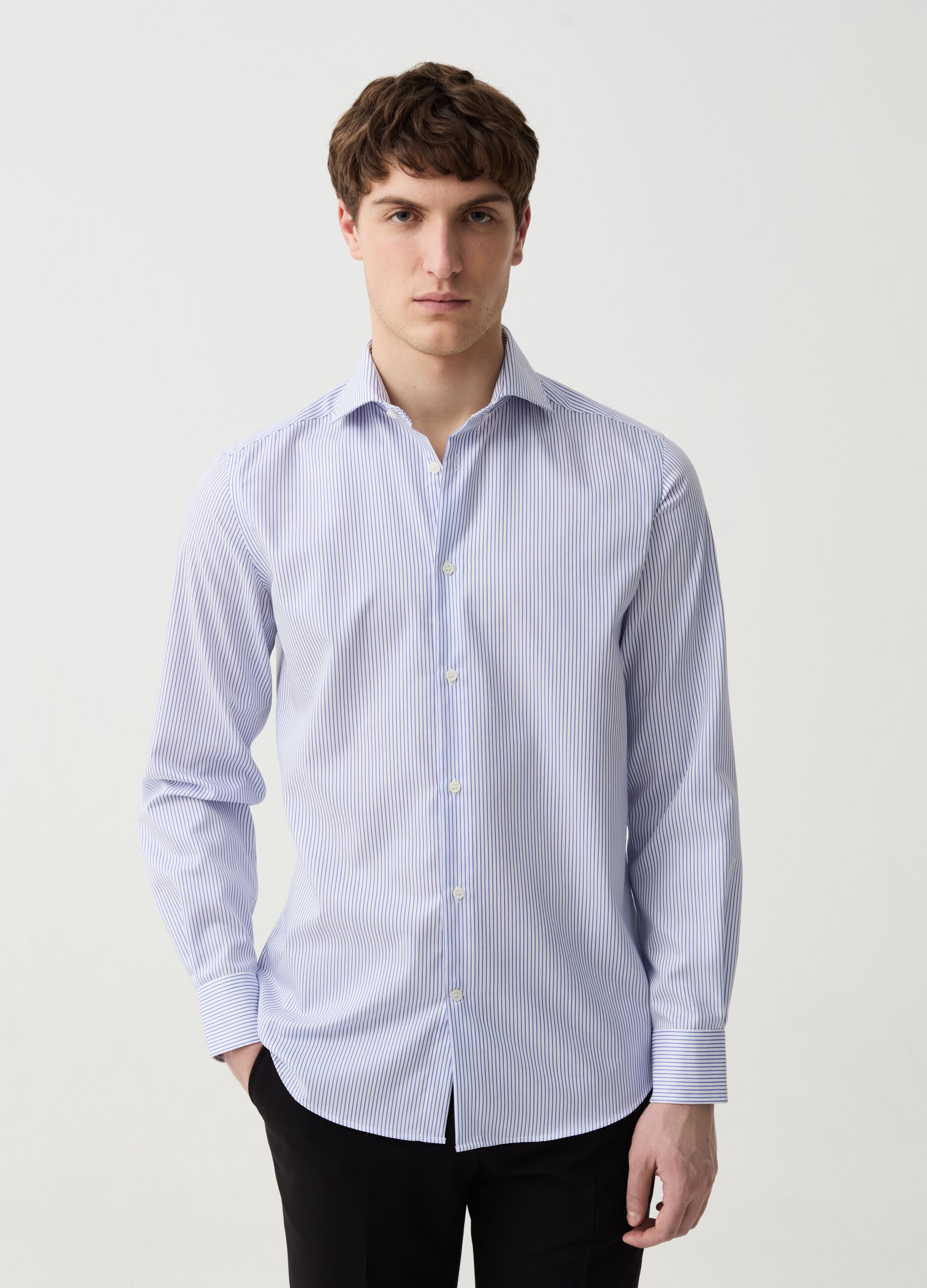 Slim-fit shirt in no-iron cotton with slim stripes
