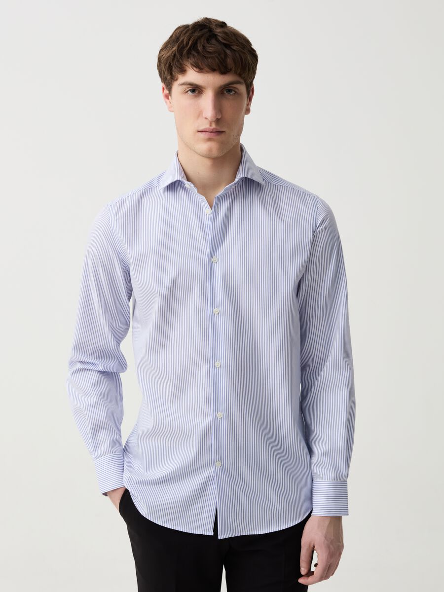 Slim-fit shirt in no-iron cotton with slim stripes_0