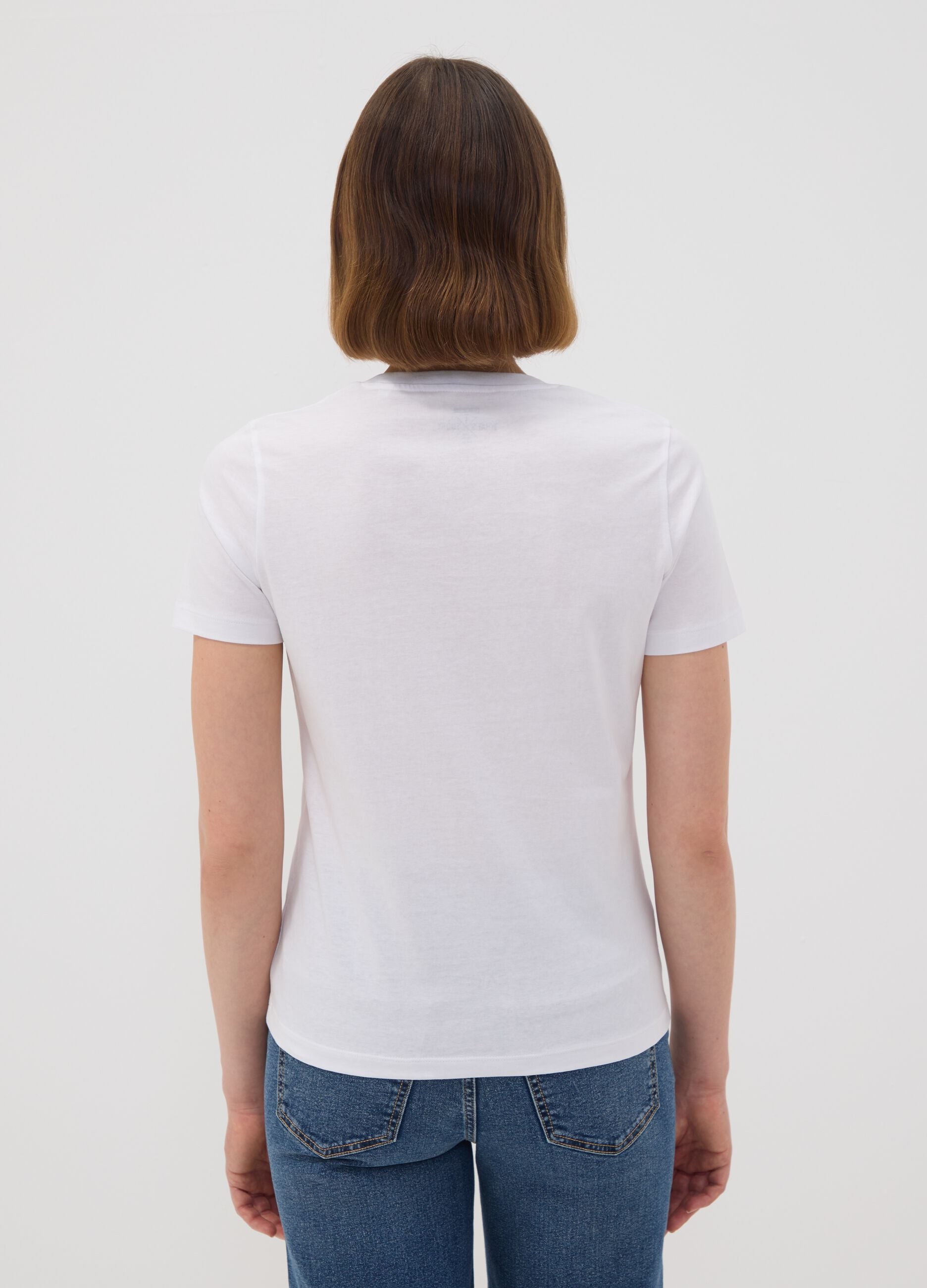 T-shirt branca em jersey de algod&atilde;o puro com estampado de c&atilde;o, corte regular