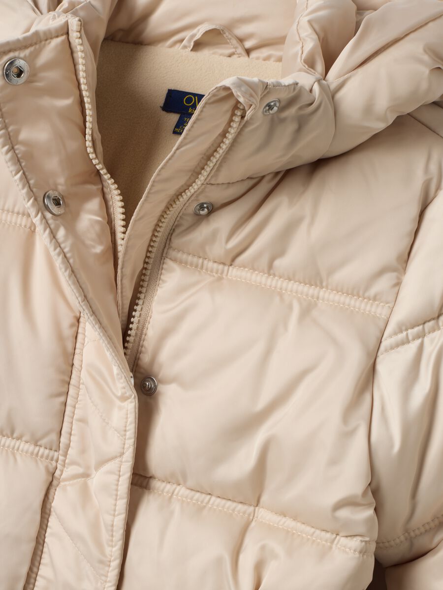 Piumino lungo imbottito beige con cappuccio e cintura_2