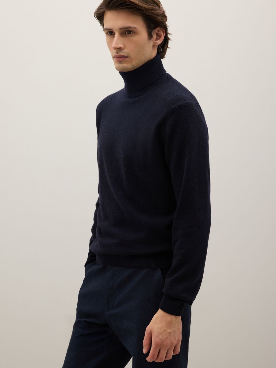 Blue turtleneck sweater in pure lambswool regular fit_3