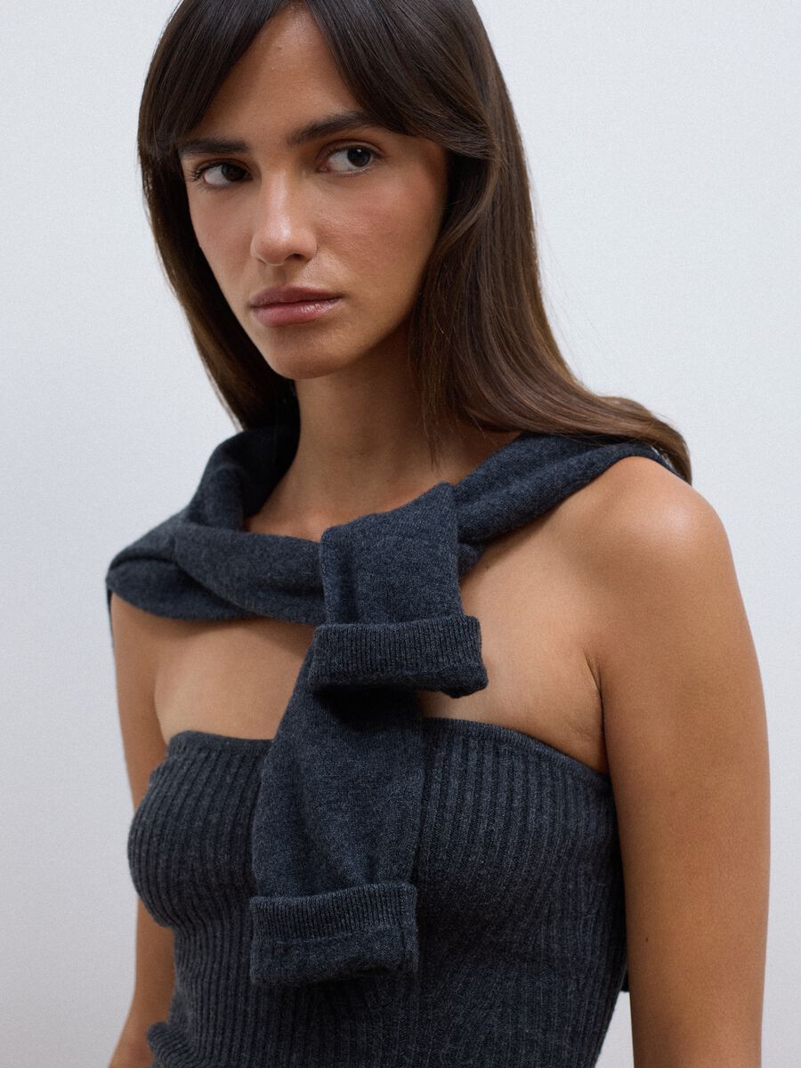Top grigio in misto lana a fascia in maglia a coste_0