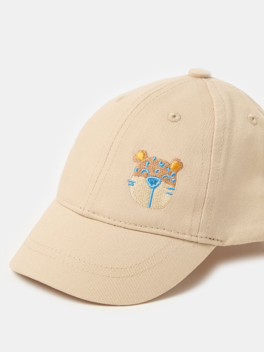 Baseball cap with embroidery_1