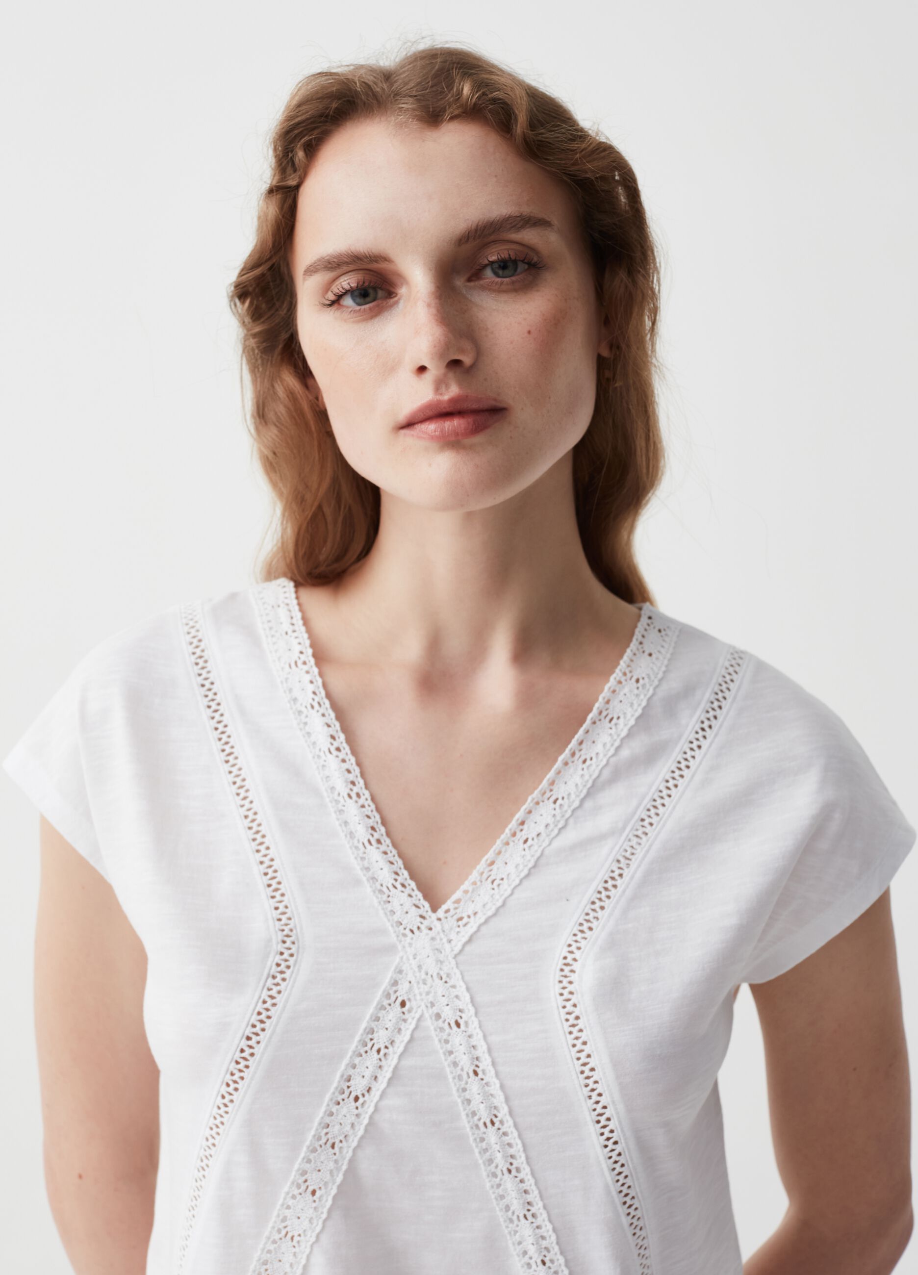 T-shirt with openwork and lace details