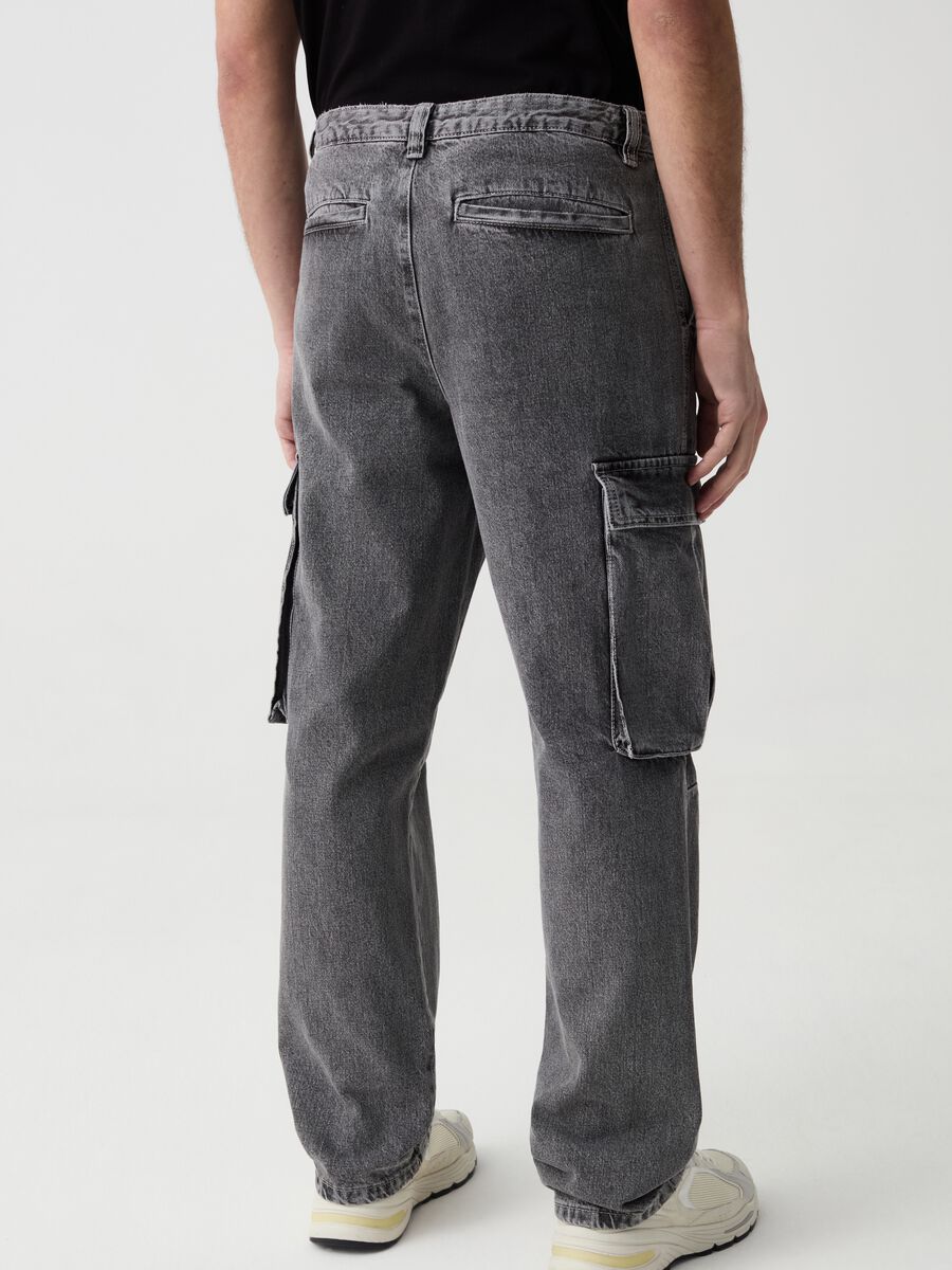 Acid wash wide-leg cargo jeans_2