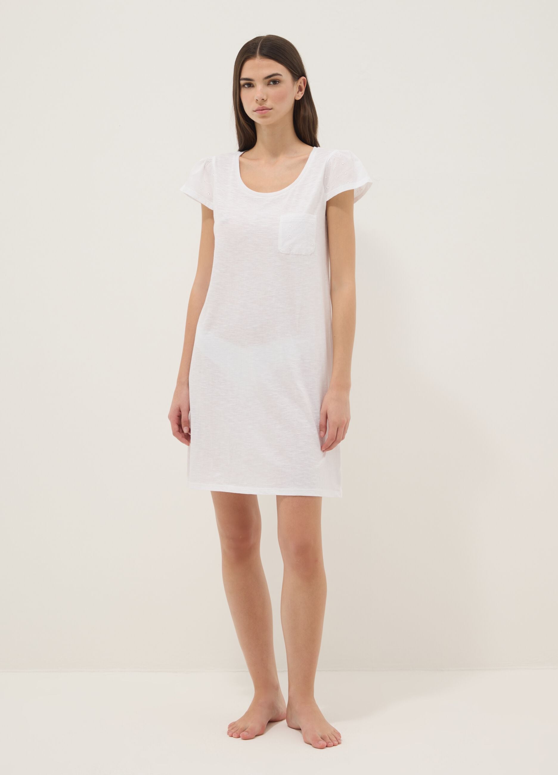 White organic cotton nightshirt with chest pocket