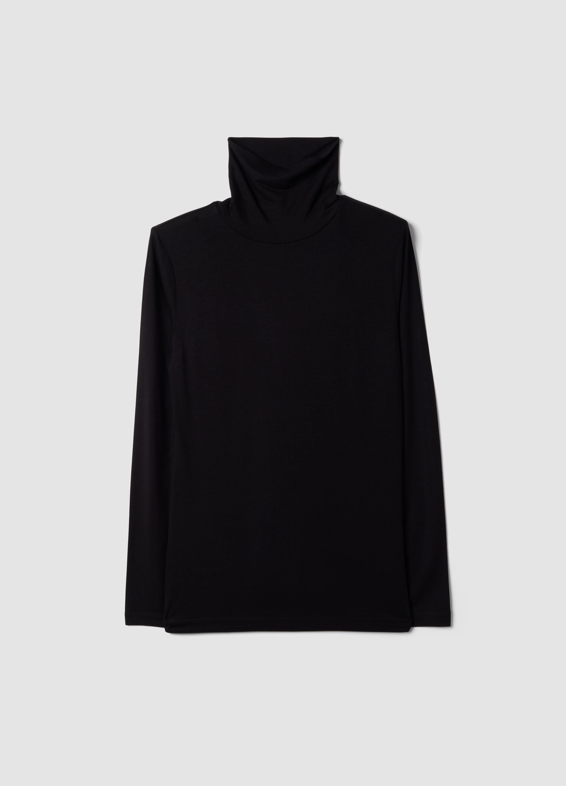 Schwarzes Shirt aus elastischer Viskose mit Stehkragen, Regular Fit