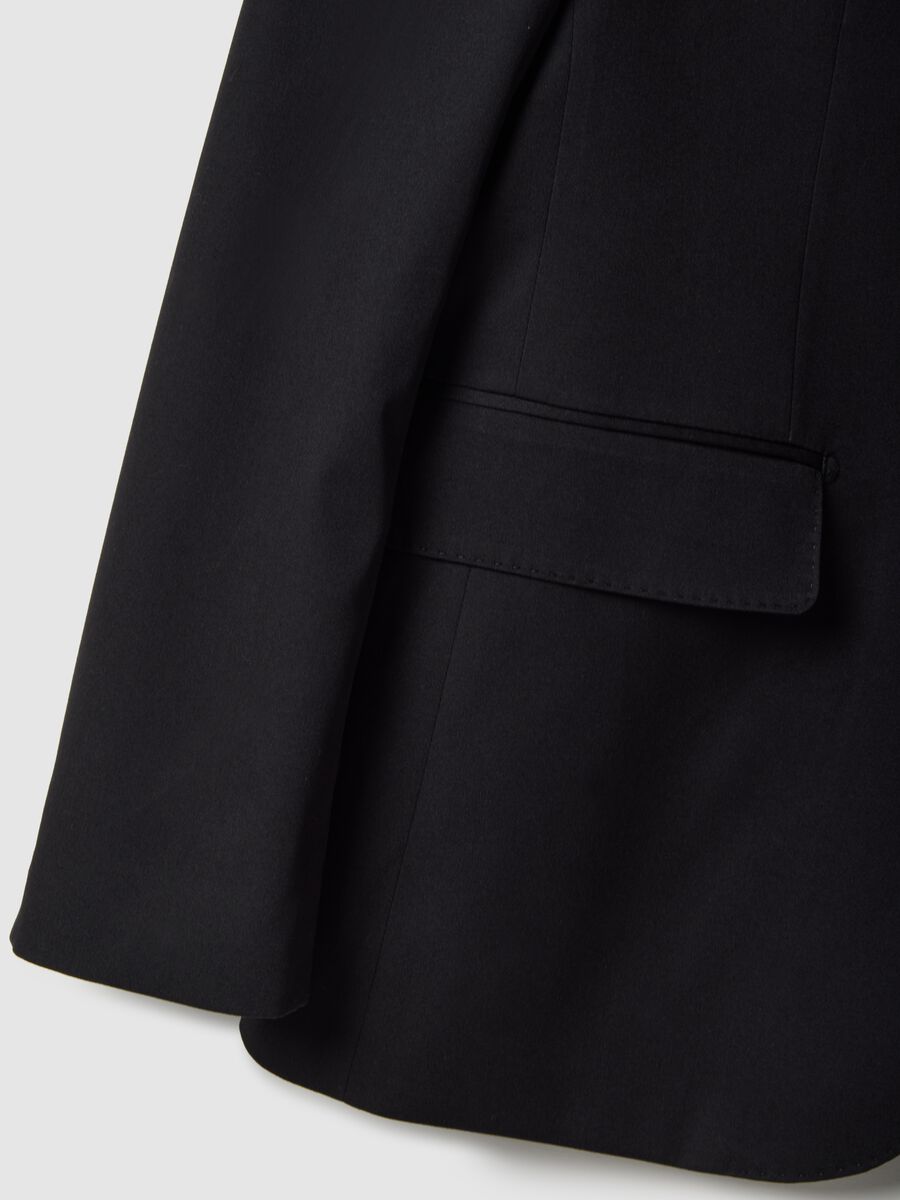 &Mu;&alpha;ύ&rho;&omicron; &sigma;&alpha;&kappa;ά&kappa;&iota; &kappa;&alpha;&nu;&omicron;&nu;&iota;&kappa;ή&sigmaf; &gamma;&rho;&alpha;&mu;&mu;ή&sigmaf; &mu;&epsilon; έ&nu;&alpha; &kappa;&omicron;&upsilon;&mu;&pi;ί_5