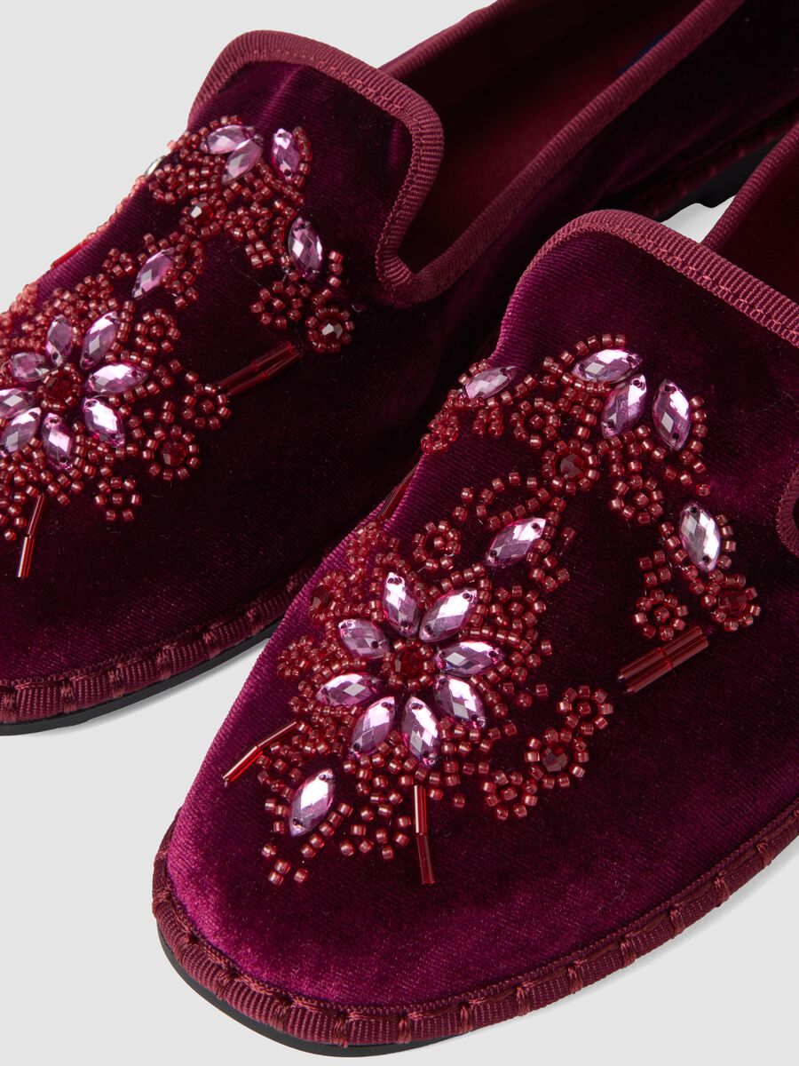 Friulane rosso bordeaux classiche con ricami gioiello_1