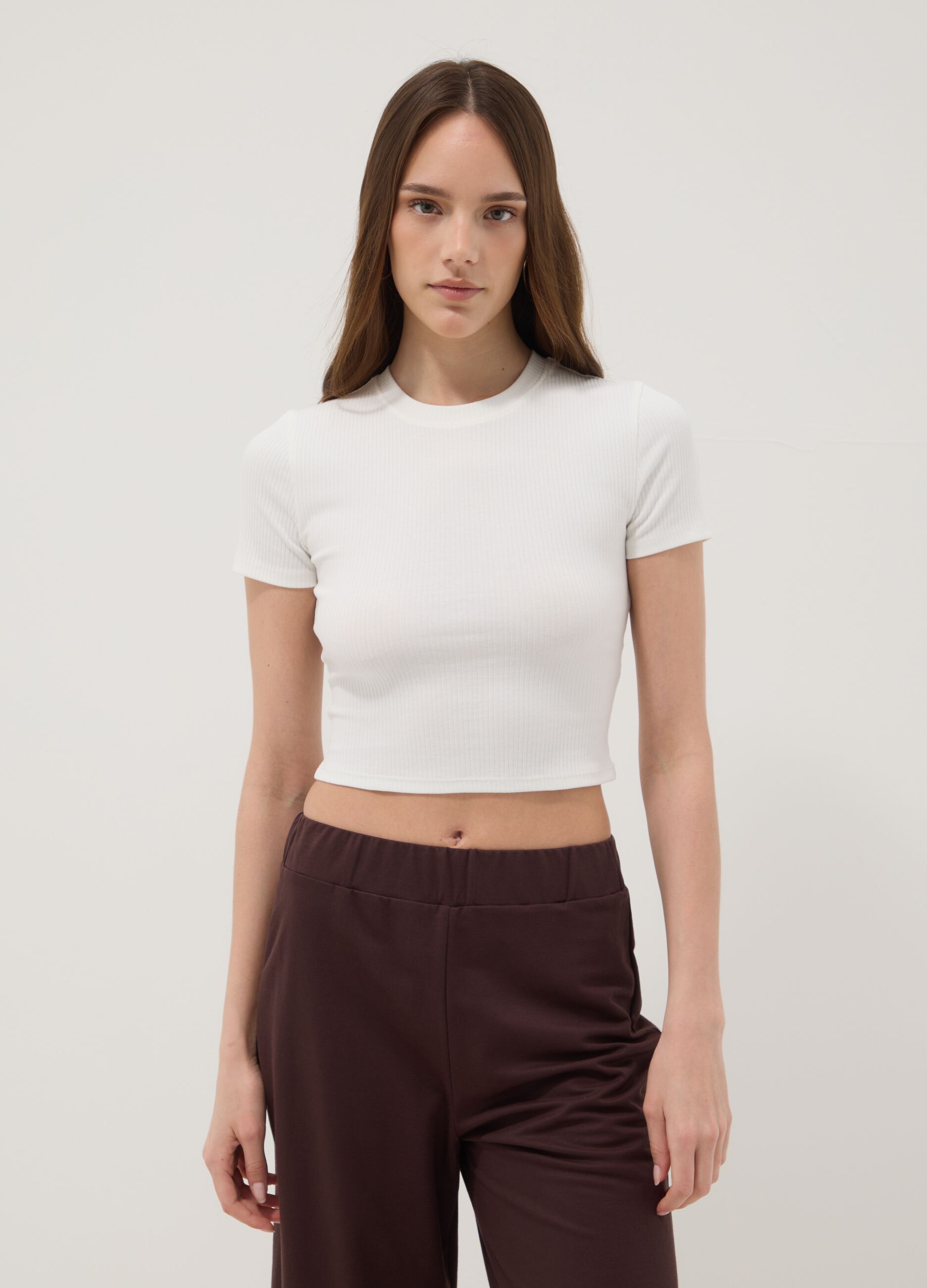 &Lambda;&epsilon;&upsilon;&kappa;ό &epsilon;&phi;&alpha;&rho;&mu;&omicron;&sigma;&tau;ό rib T-shirt &alpha;&pi;ό &epsilon;&lambda;&alpha;&sigma;&tau;&iota;&kappa;ό &beta;&alpha;&mu;&beta;ά&kappa;&iota;