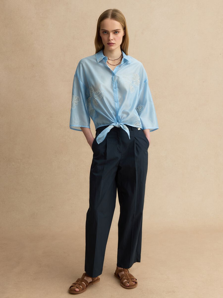 Regular Fit Hemd aus blauem Lyocell-Mix mit Blumenstickerei_2