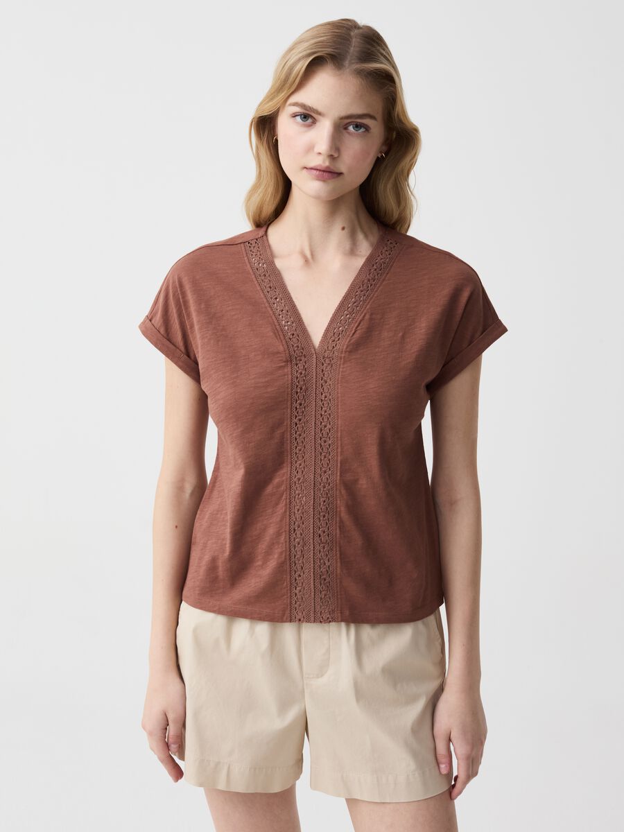 T-shirt in cotone con inserto crochet_0