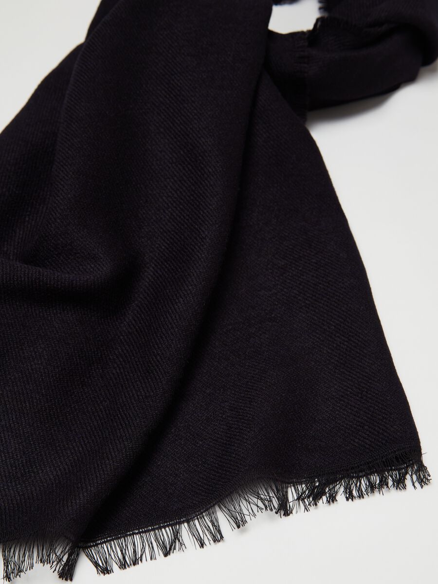 Scarf with fringing_1