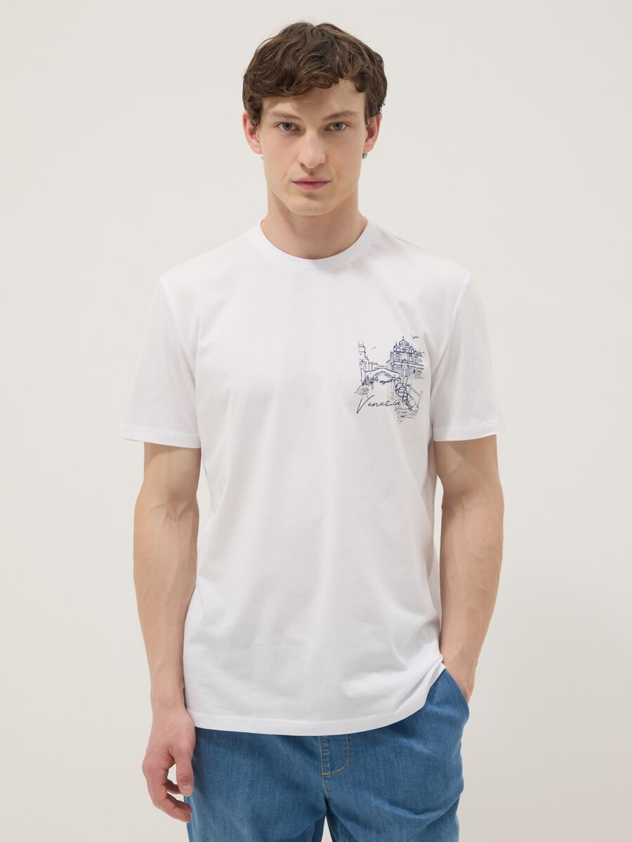 Wei&szlig;es T-Shirt aus reiner Baumwolle mit Print, Regular Fit_0