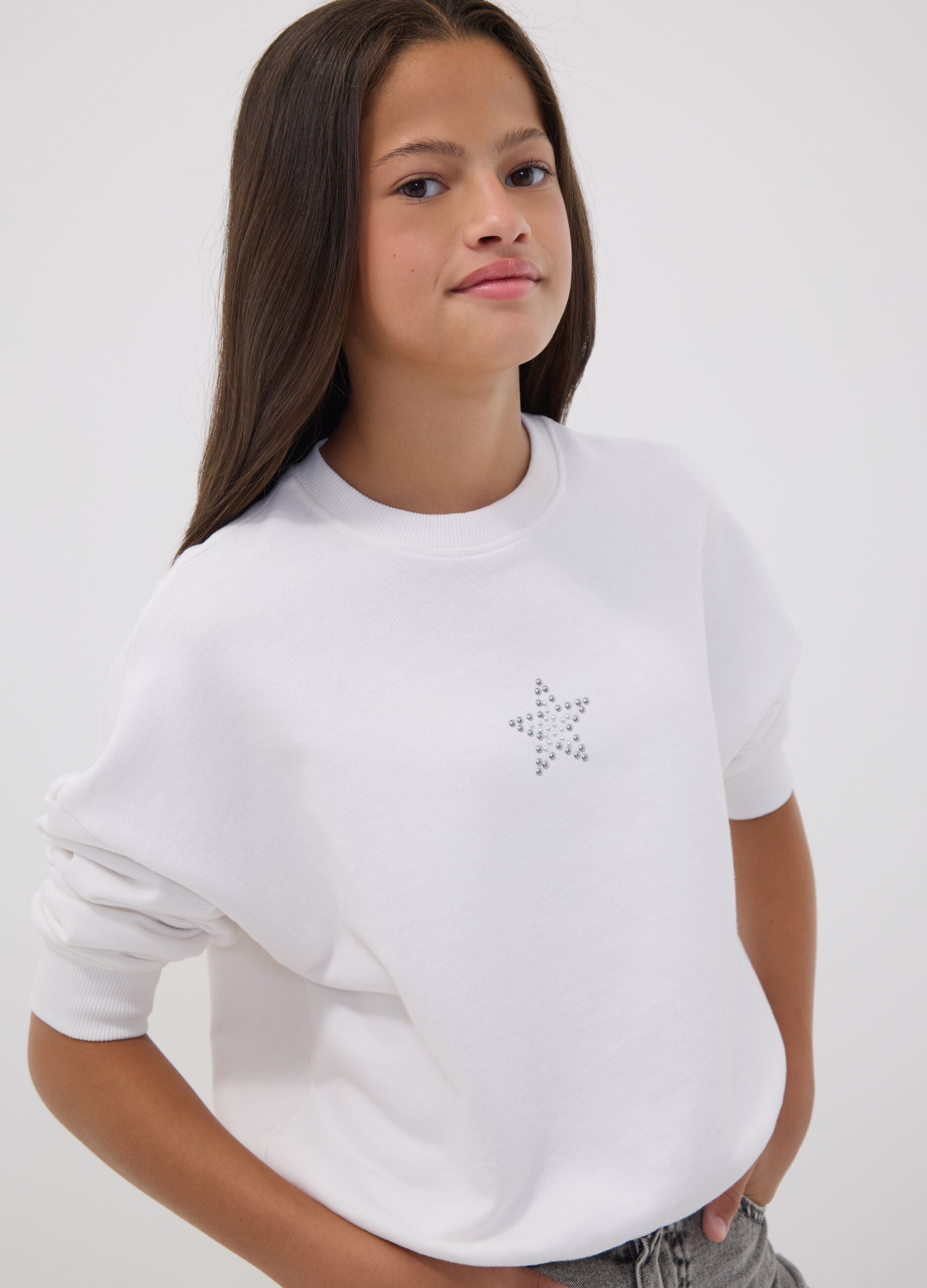 Sweatshirt branca oversized em algod&atilde;o puro com estrelas para menina