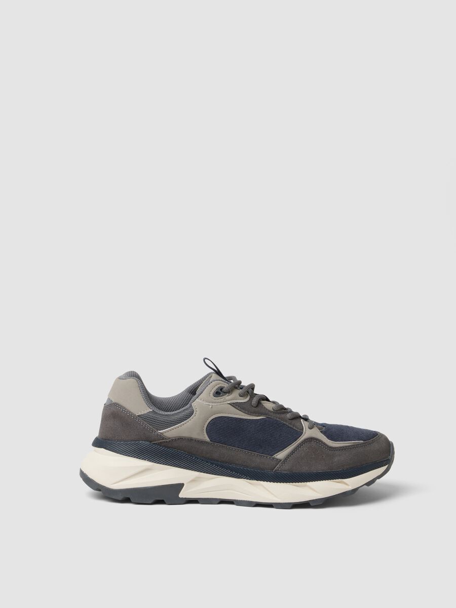 Blue casual trainers with laces and running-style sole_0