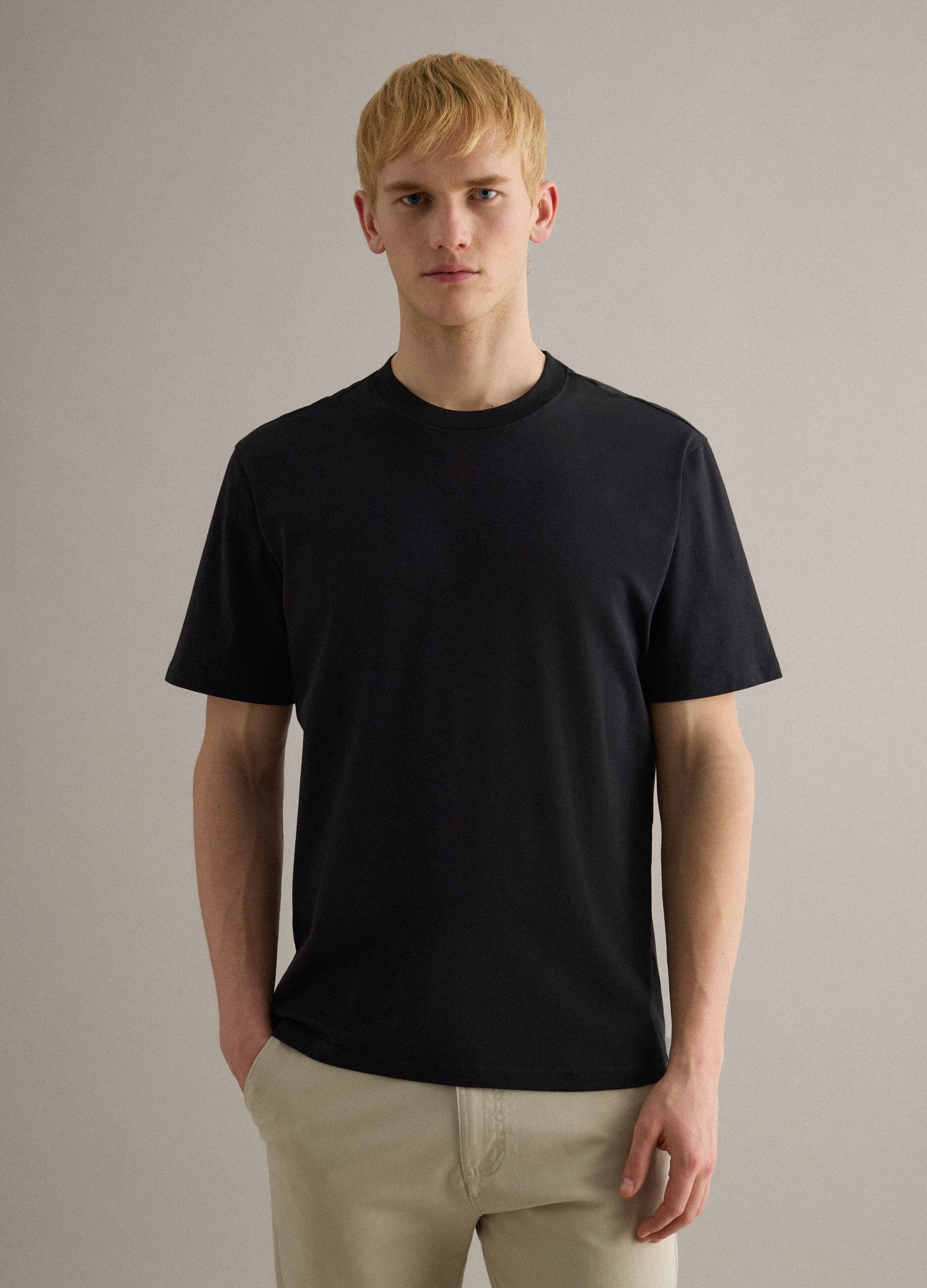 Schwarzes Herren-T-Shirt mit Rundhals aus reiner Baumwolle, Relaxed Fit