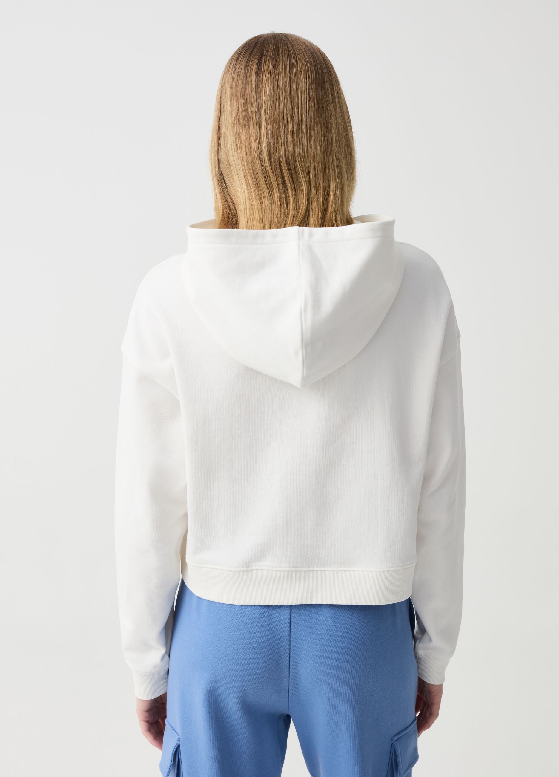 Cropped sweatshirt with hood and print