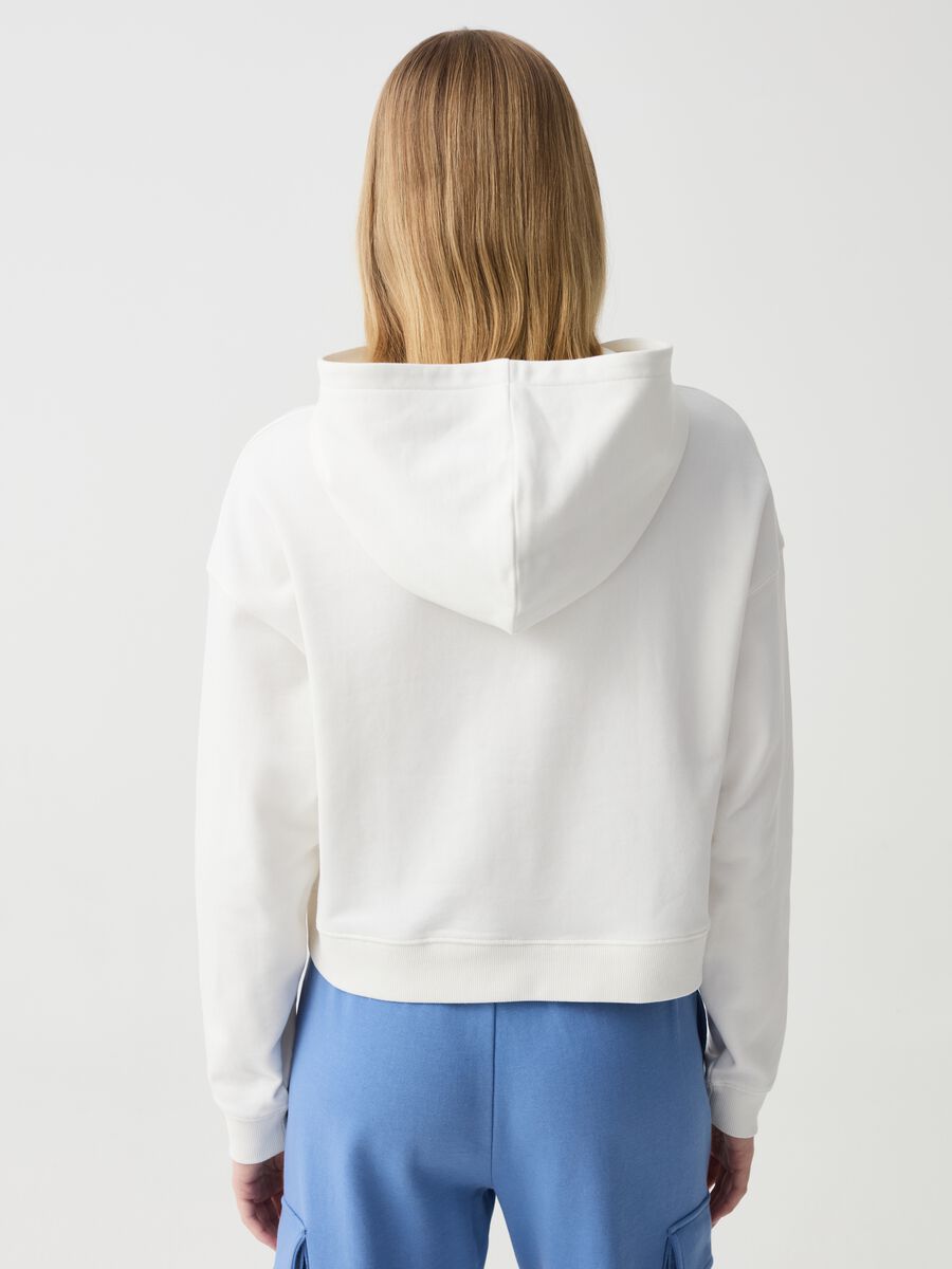 Cropped sweatshirt with hood and print_2