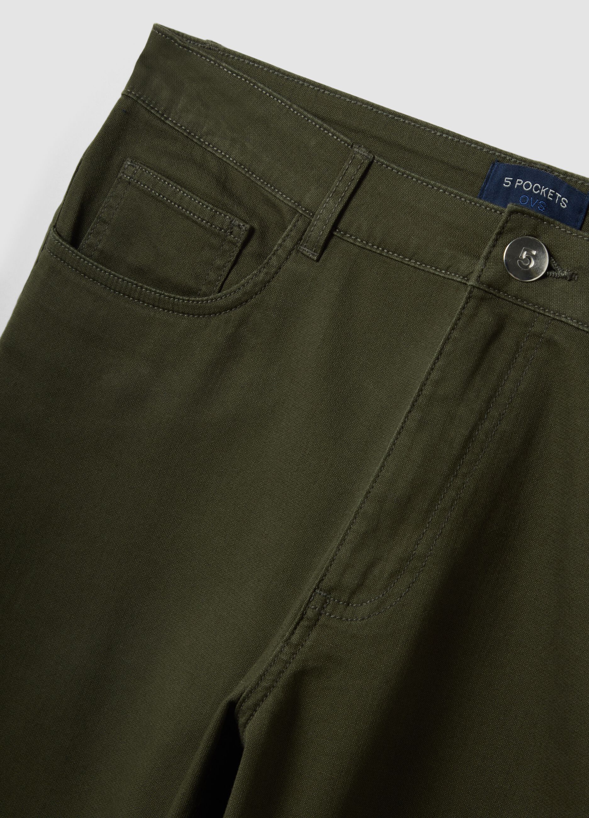 Gr&uuml;ne Bermuda-Shorts f&uuml;r Herren im Regular Fit