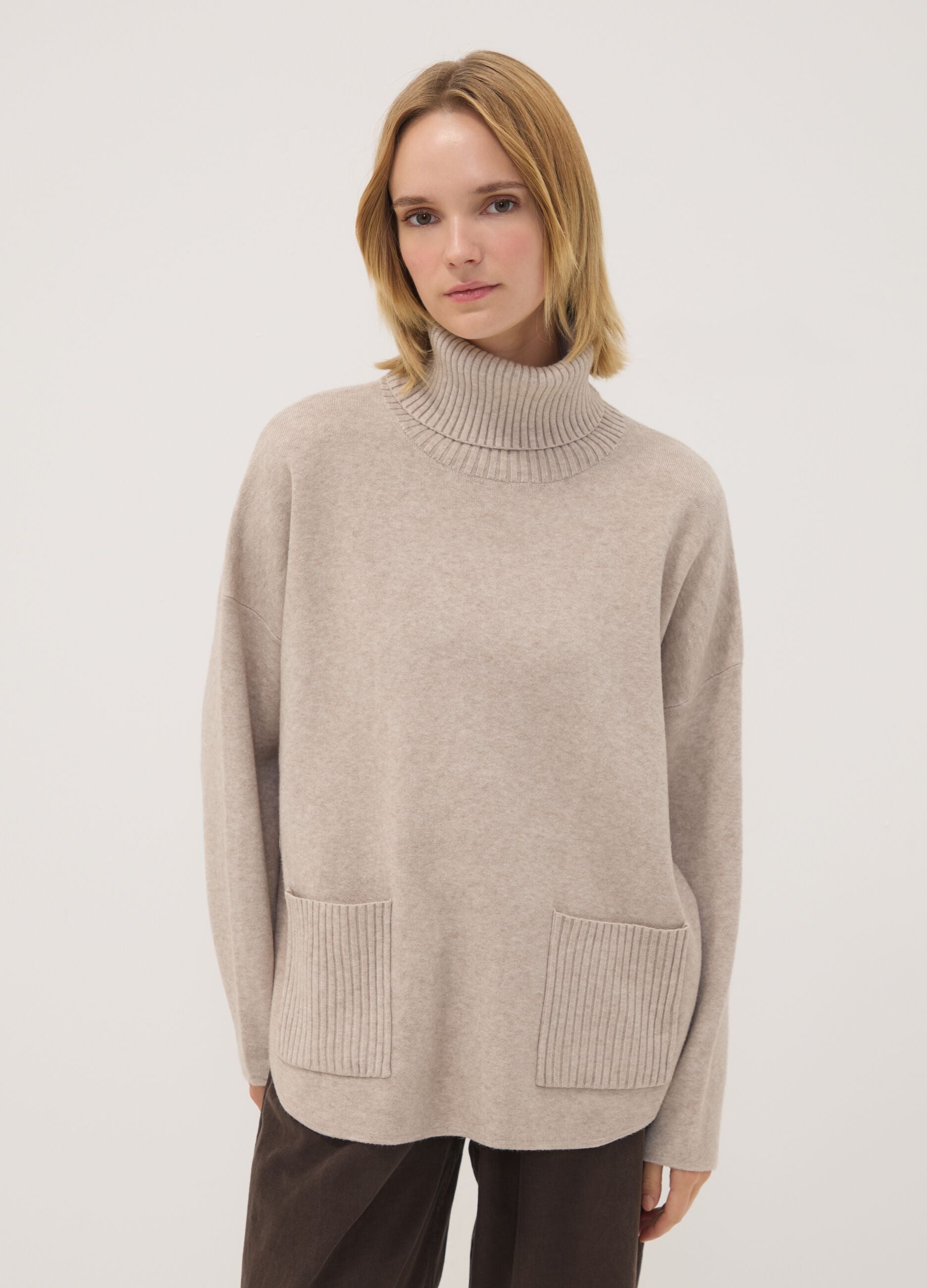 Camel viscose-blend jumper with ribbed high neck, regular fit