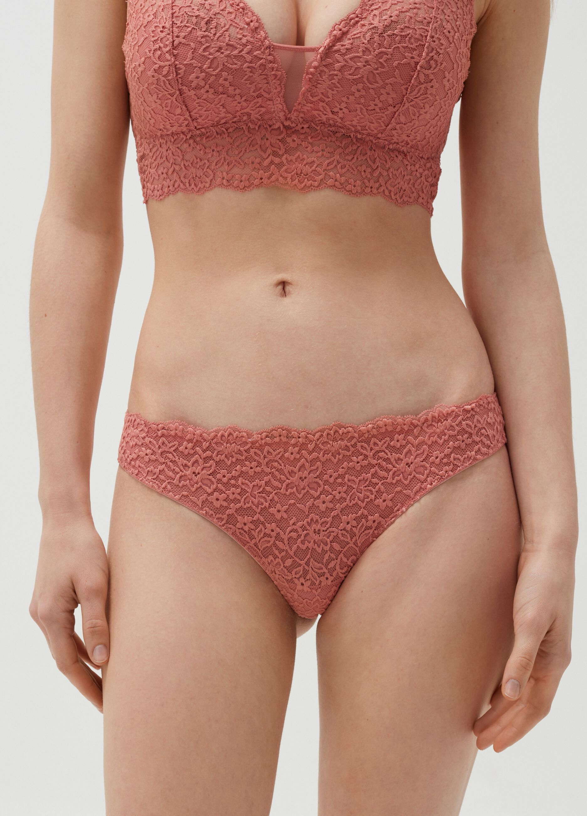 Brazilian-cut briefs with lace front