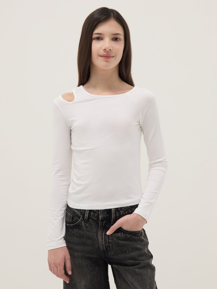 White cotton blend slim fit boat neck top for girls_0