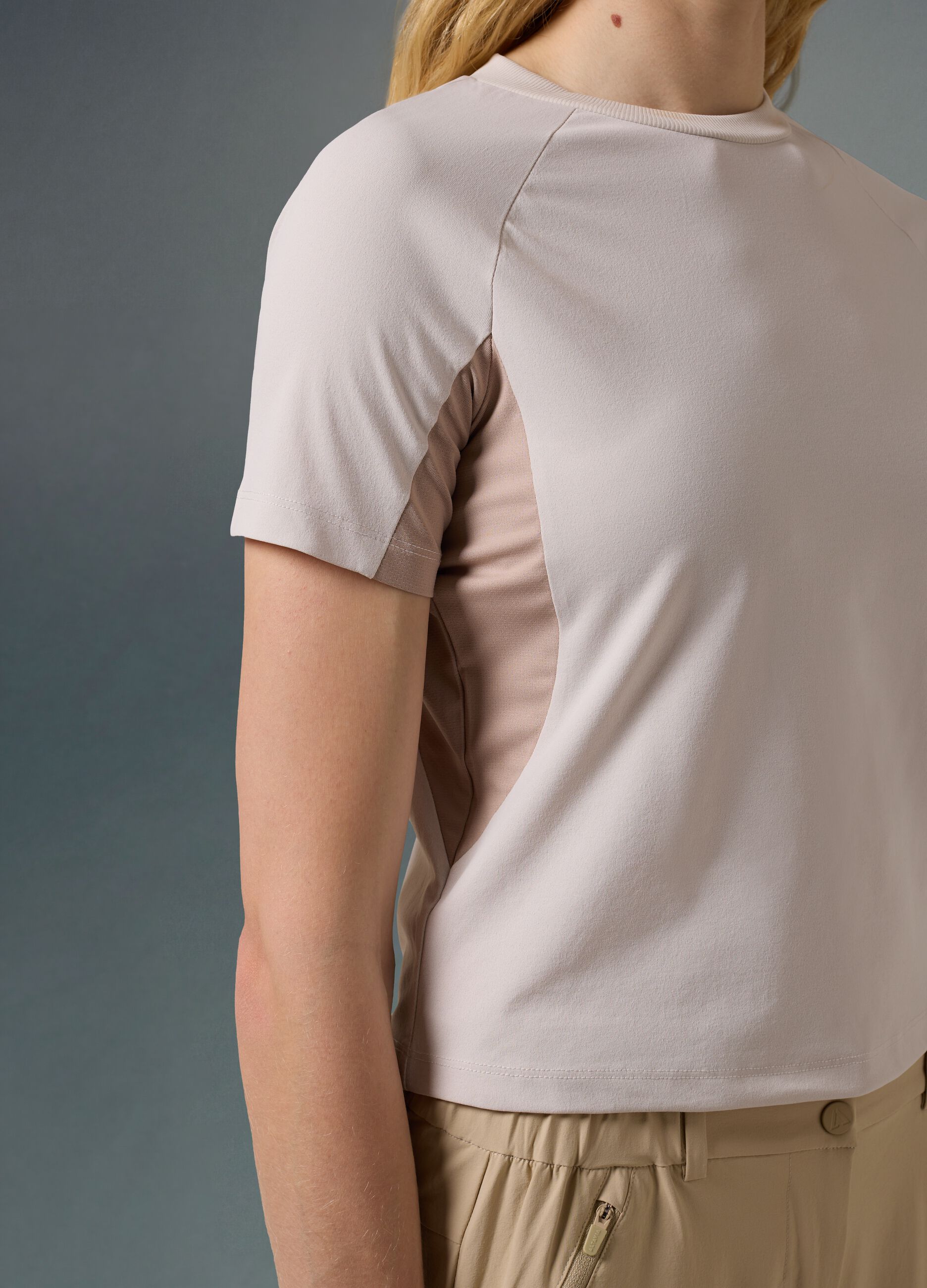 T-shirt t&eacute;cnica com inser&ccedil;&otilde;es em malha ALTAVIA WITH DEBORAH COMPAGNONI