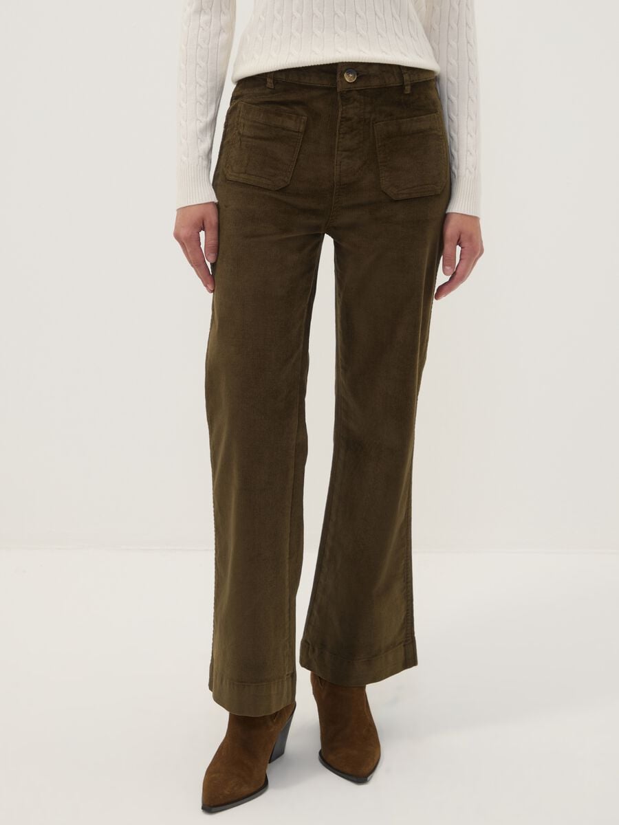 Pantaloni verdi flare in cotone e modal elasticizzato a coste_1