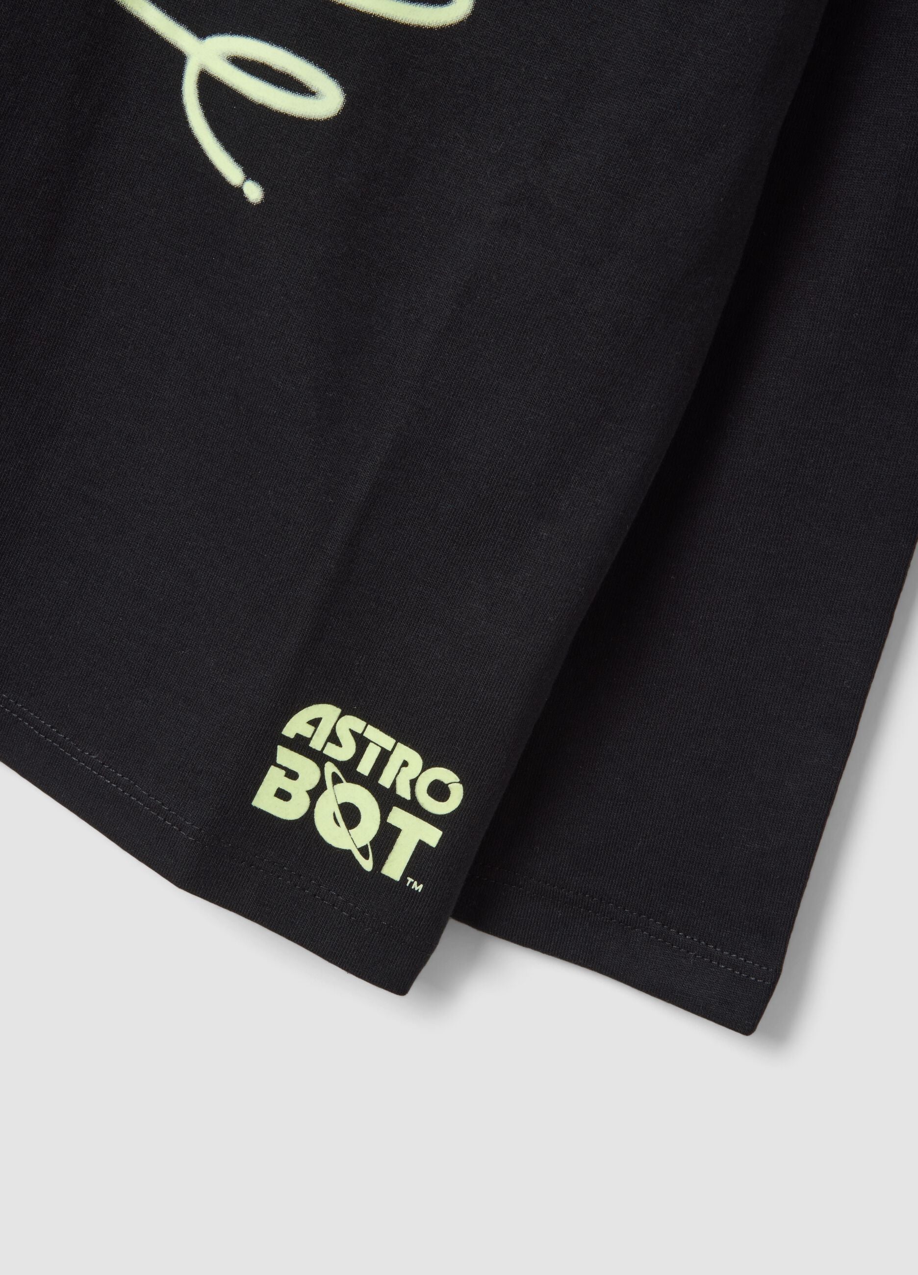 T-shirt preta em algod&atilde;o puro com estampado Astro Bot, corte relaxed