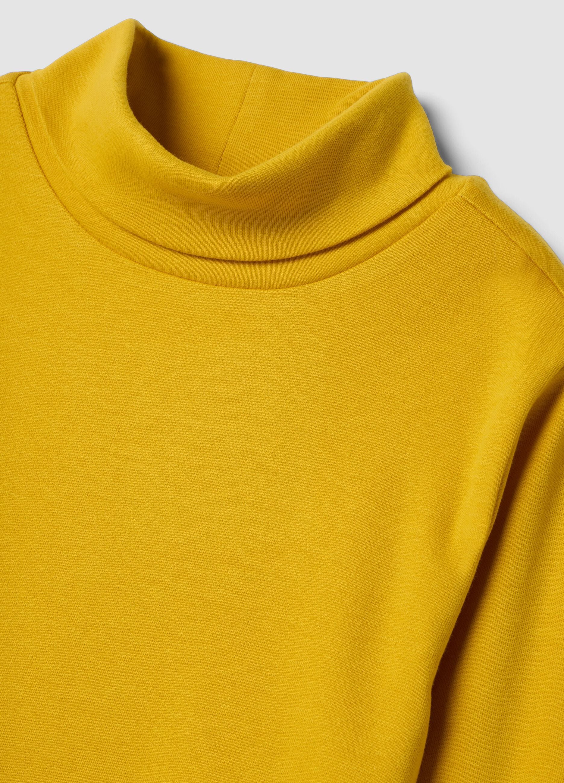 T-shirt gialla dolcevita in puro cotone organico