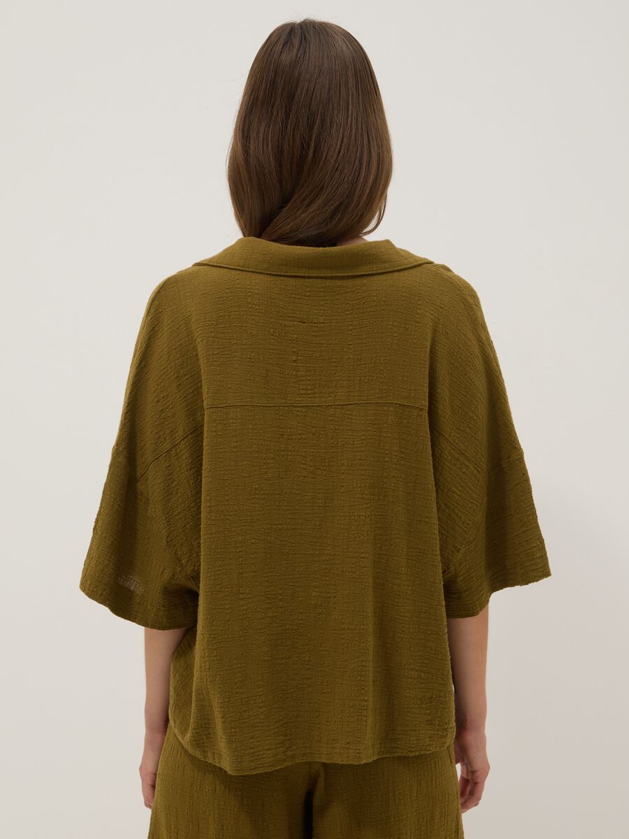 Kurzer gr&uuml;ner Kaftan aus reiner Baumwolle mit V-Ausschnitt_2