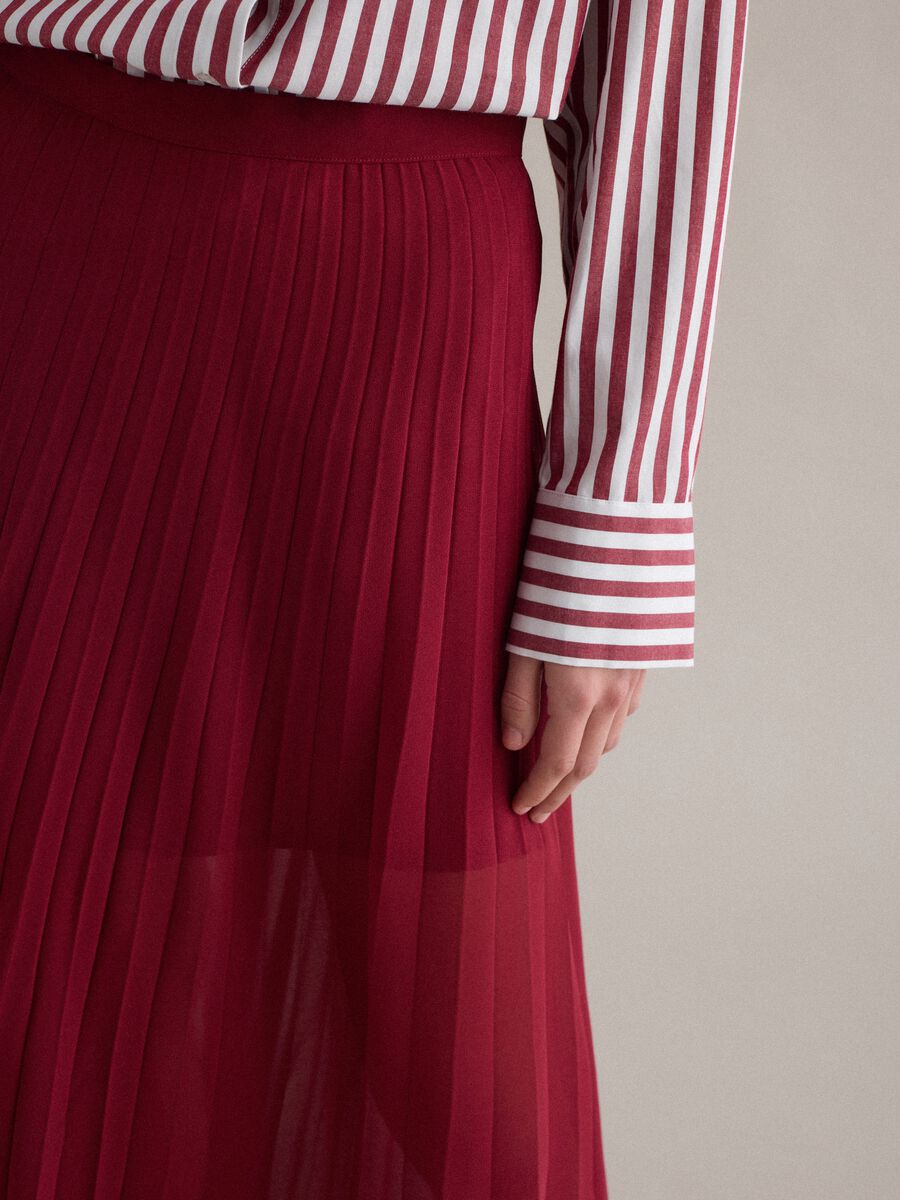 Regular fit red pleated long skirt_3