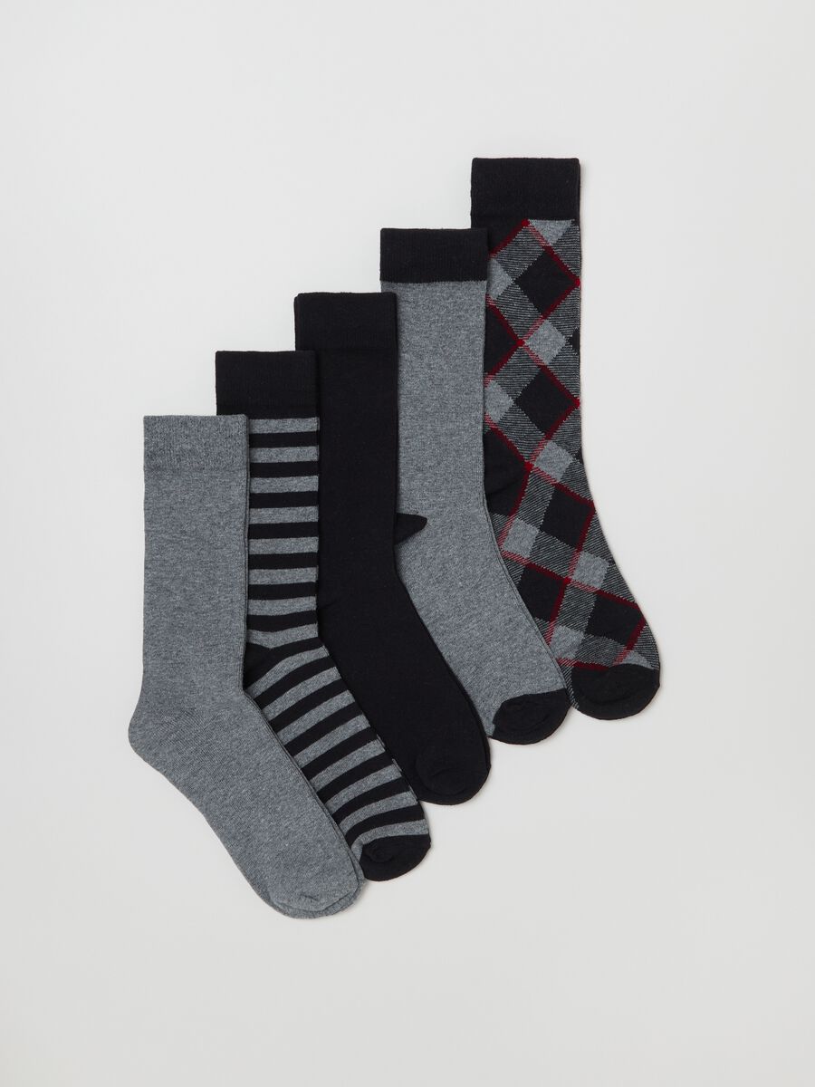 Set with five short socks with stripes and diamonds_0