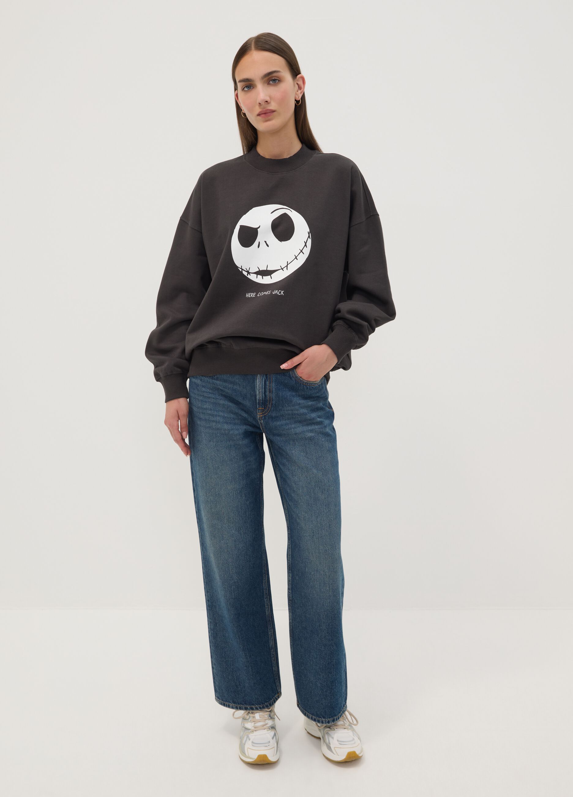 Sweatshirt preta em 100% algod&atilde;o com estampado The Nightmare Before Christmas